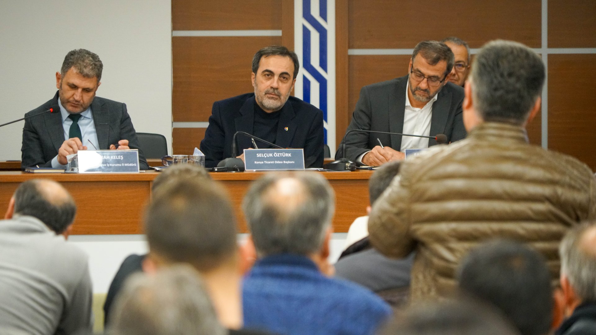 İHRACATÇILARIMIZA NEFES ALDIRMALIYIZ