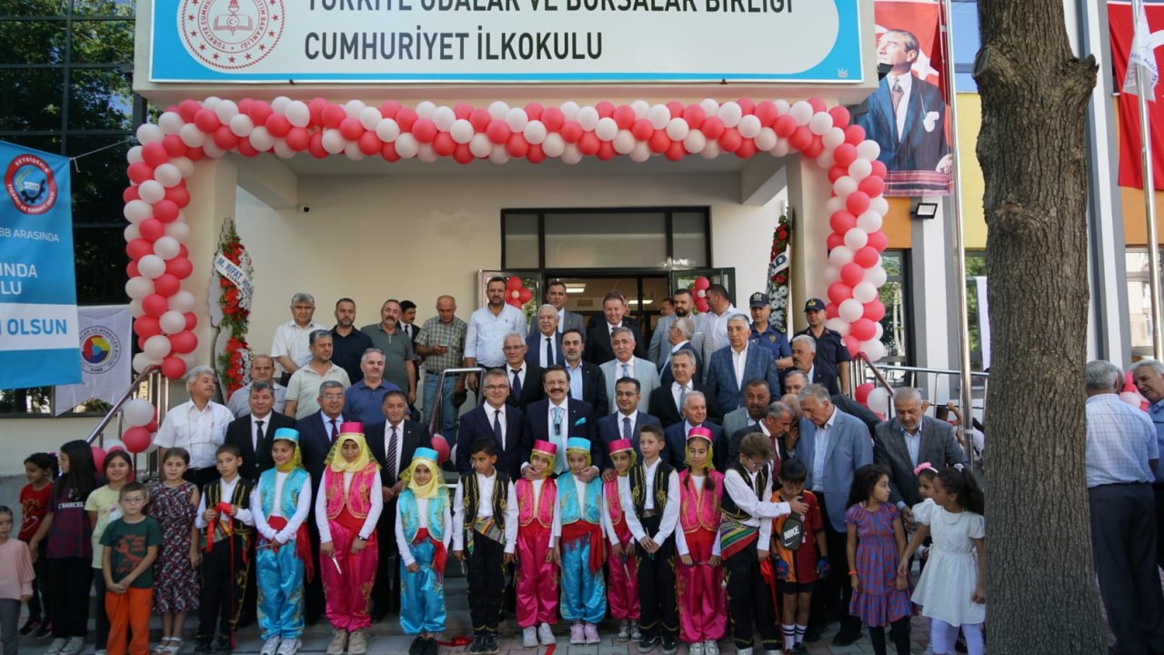 TOBB BAŞKANI HİSARCIKLIOĞLU BEYŞEHiR VE SEYDİŞEHİRDE PROGRAMLARA KATILDI