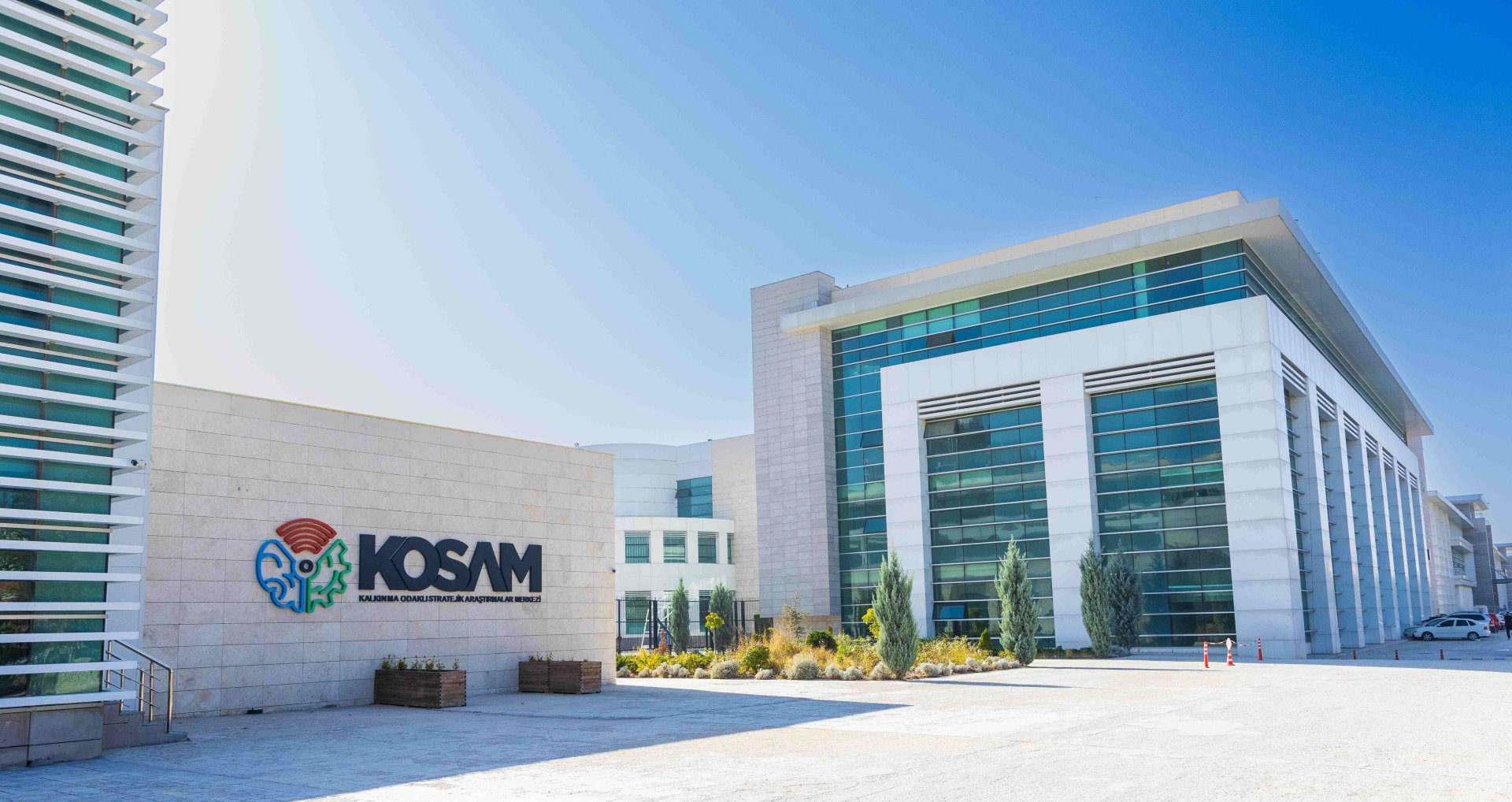 KOSAM Türkiye ekonomisinin yeni kalkınma hikâyesine yapısal çözümlerle katkı sağlamaya devam ediyor.